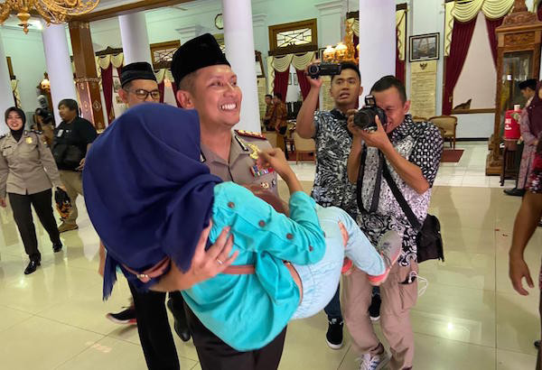 Momen Haru Disaat Kaum Disabiltas Berdoa Untuk Kesuksesan Karir Polisi Langka Kombes Pol Budi Hermanto