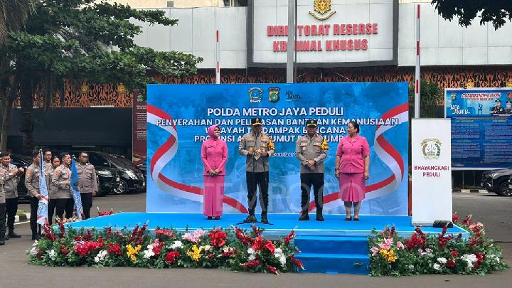 Polda Metro Jaya Kirim 15 Truk Bantuan untuk Korban Banjir Sumatera